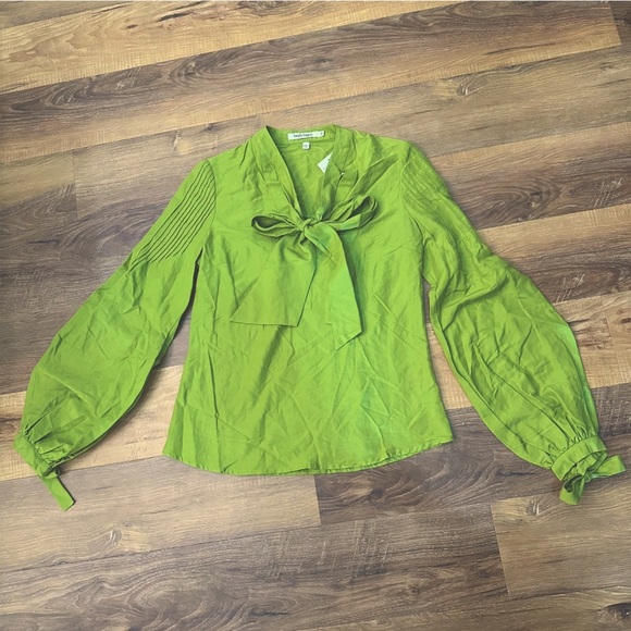 Haute Hippie Tops - NWT Haute Hippie Green Silk Blend Pussybow Blouse size XS